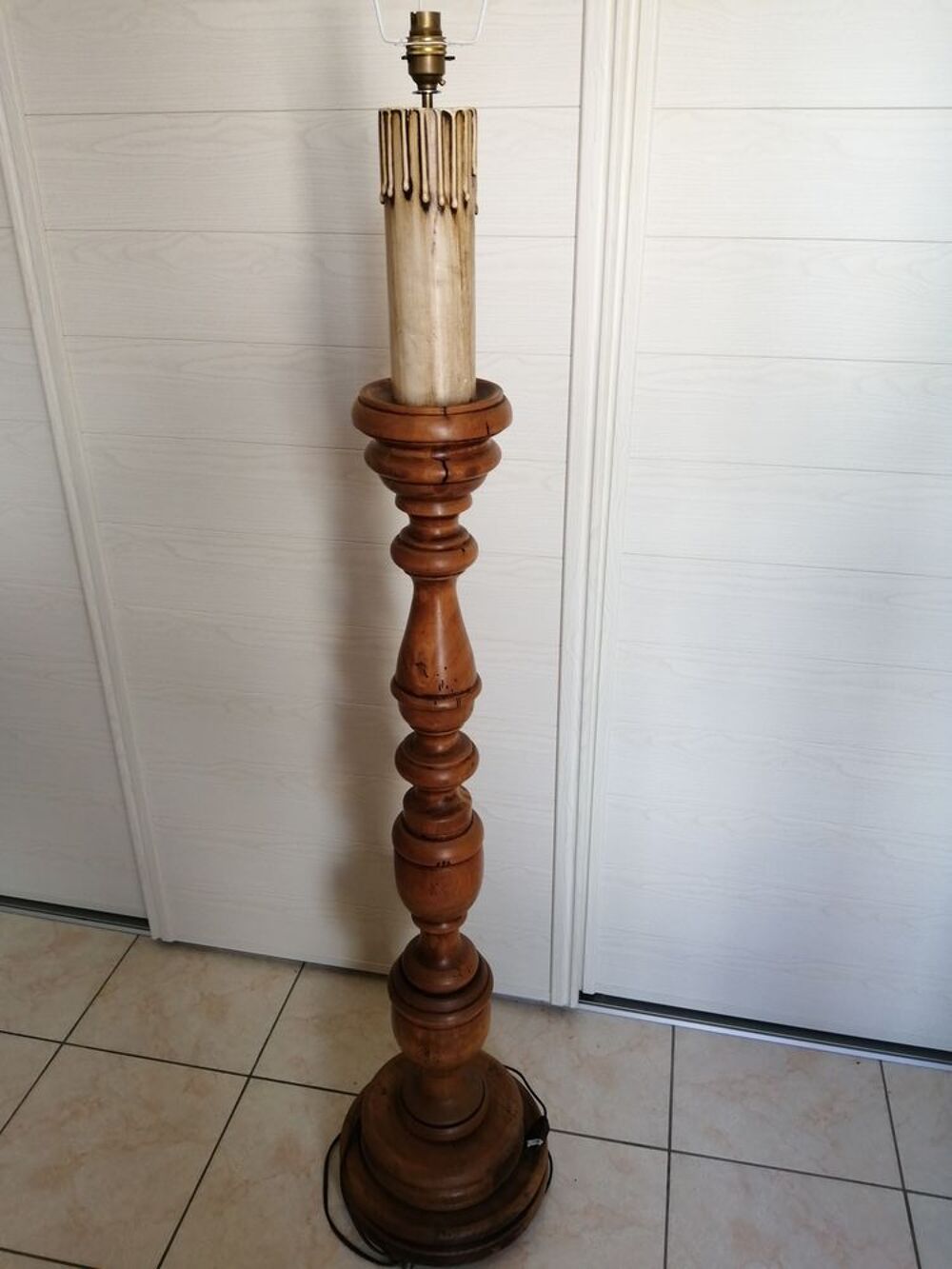 Lampadaire rustique avec abat jour Décoration