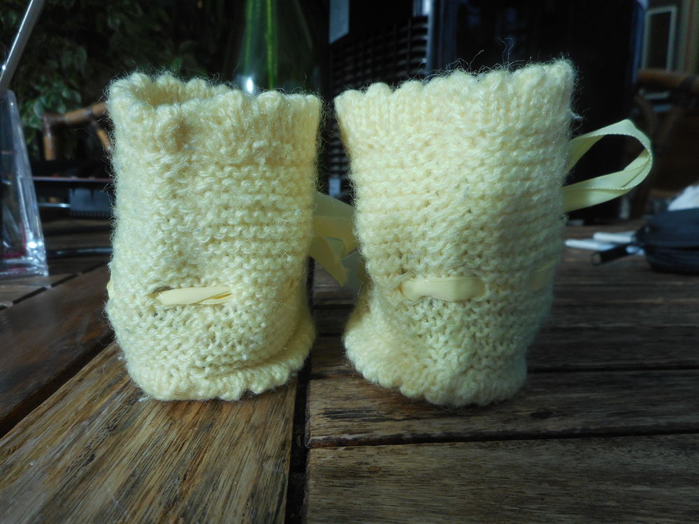 Paire de bottons au tricot jaune Vêtements enfants
