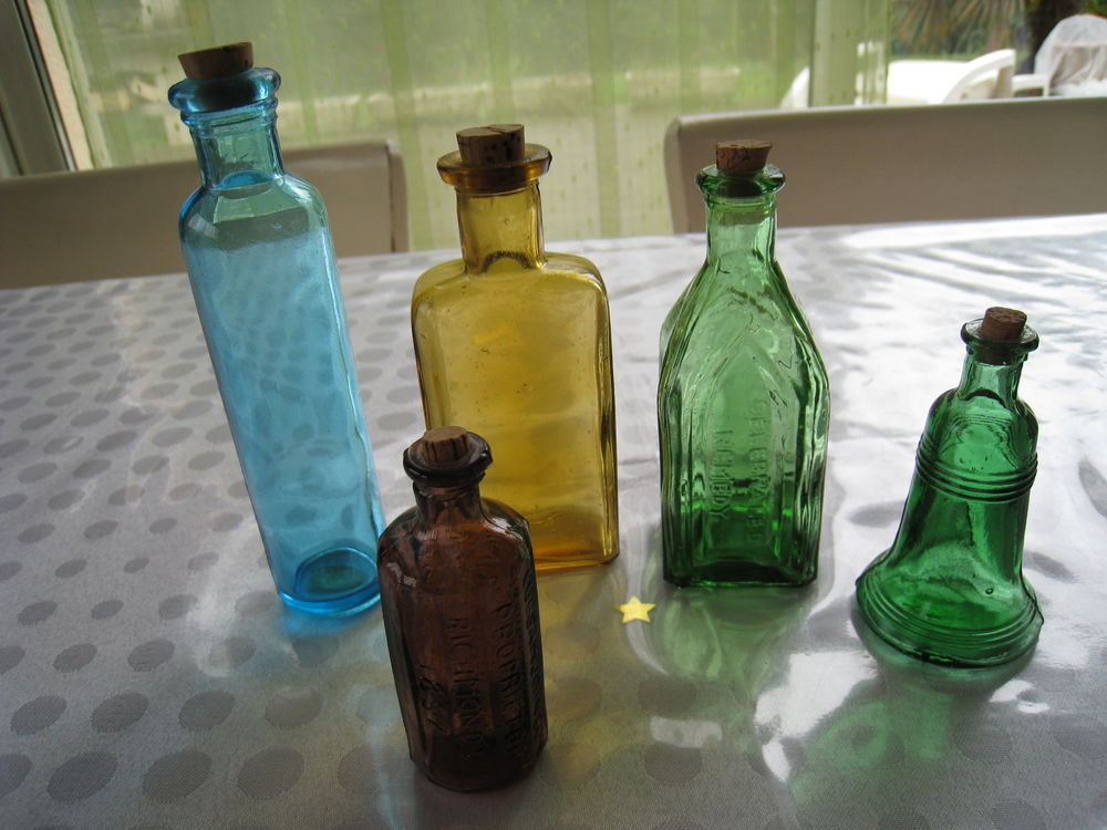Lot de 5 petites bouteilles d&eacute;coratives Décoration