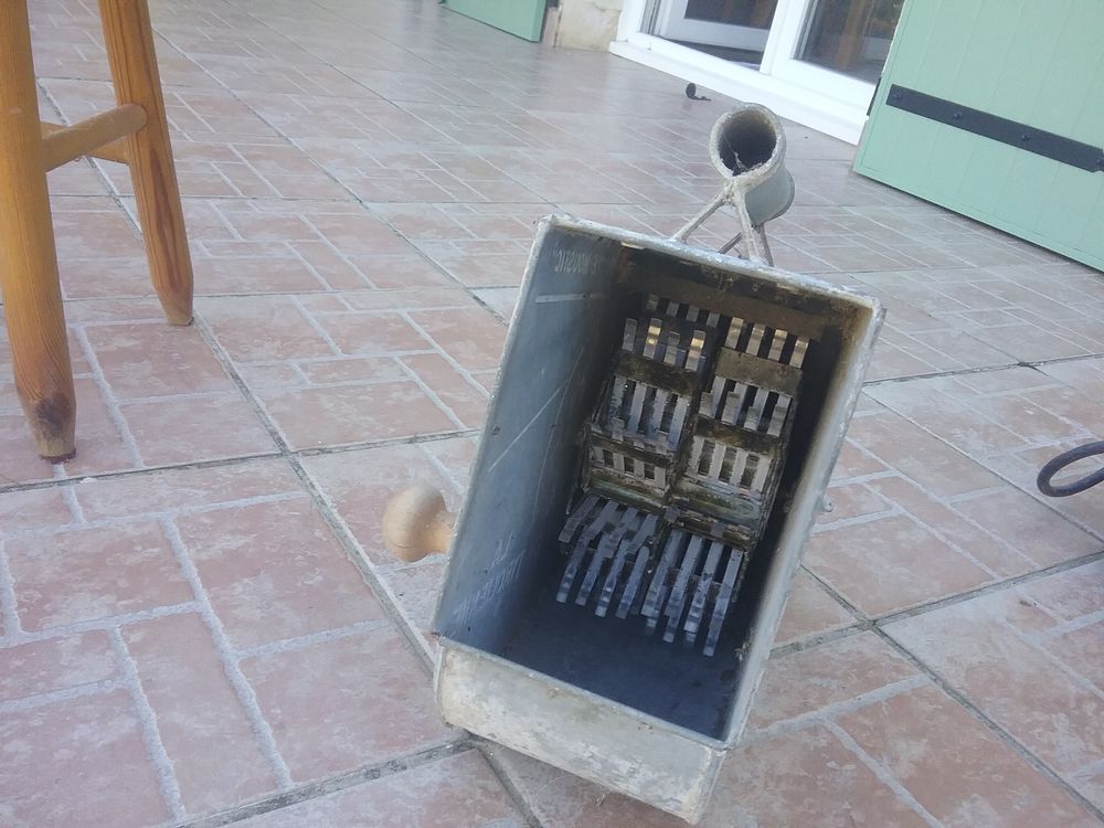 Machine &agrave; cr&eacute;pir manuelle bon &eacute;tat propre Bricolage
