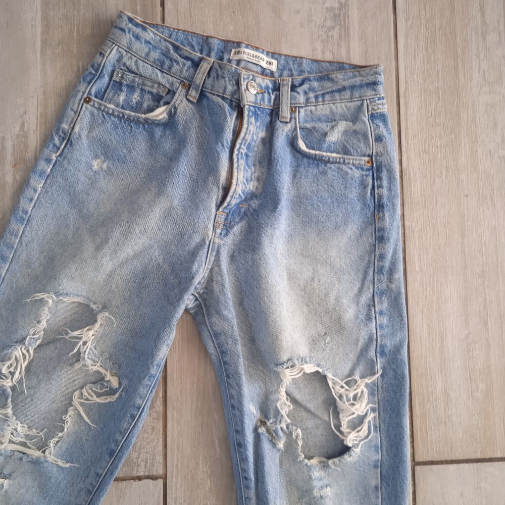 Jean trou&eacute; taille haute, T 38 marque pull &amp; Bear 100% coton Vêtements