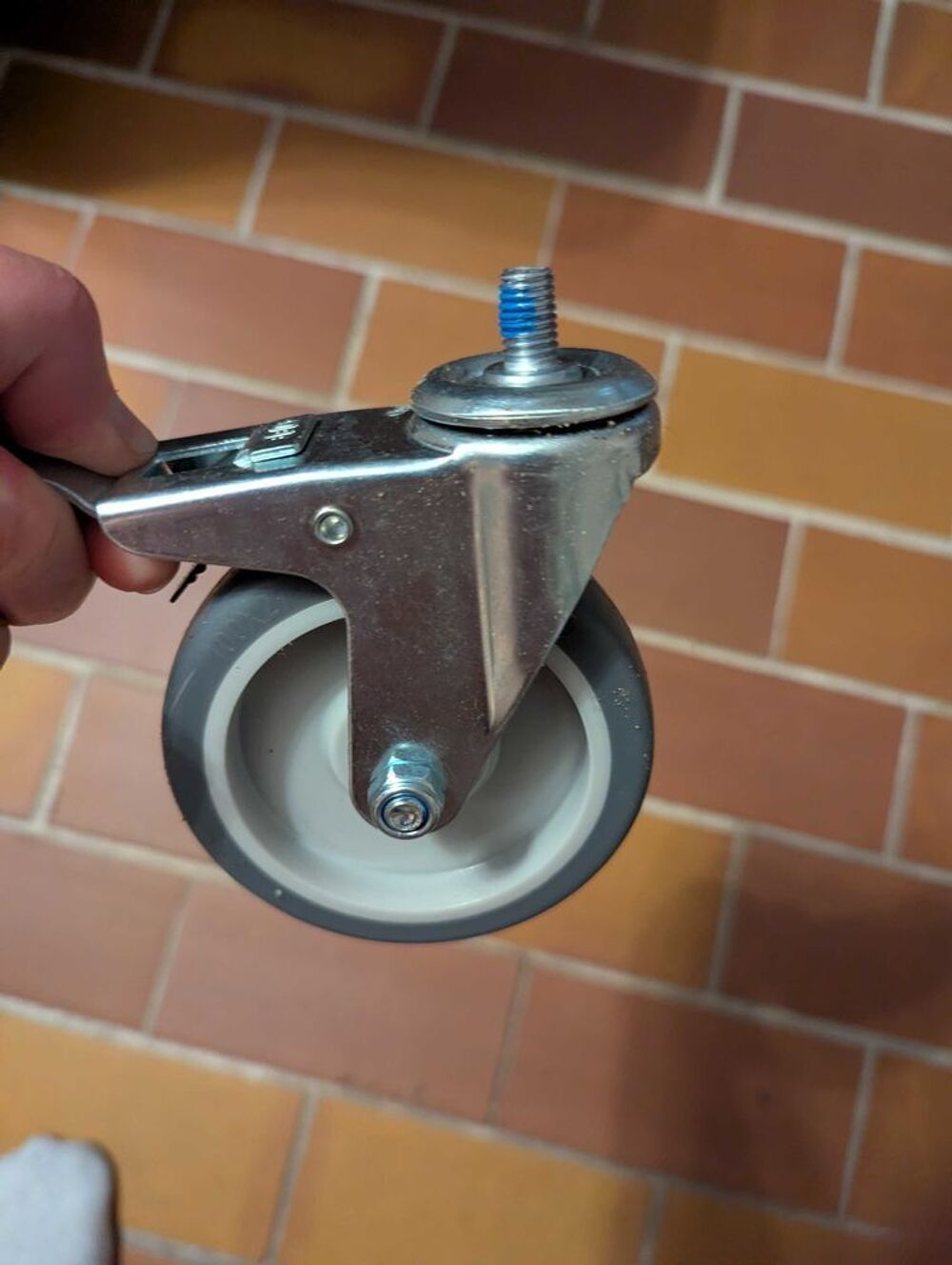 Roue pivotante &agrave; tige filet&eacute;e Bricolage