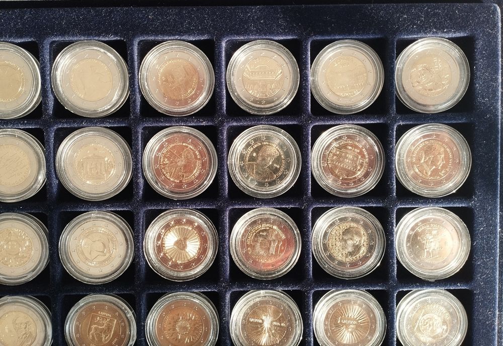 Lot 40 pi&egrave;ces de 2 euros comm&eacute;moratives 