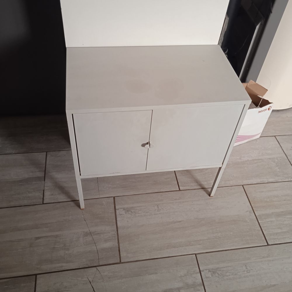 Petit meuble m&eacute;tal gris 2 porte 60 cm de long, 35 de profond Meubles