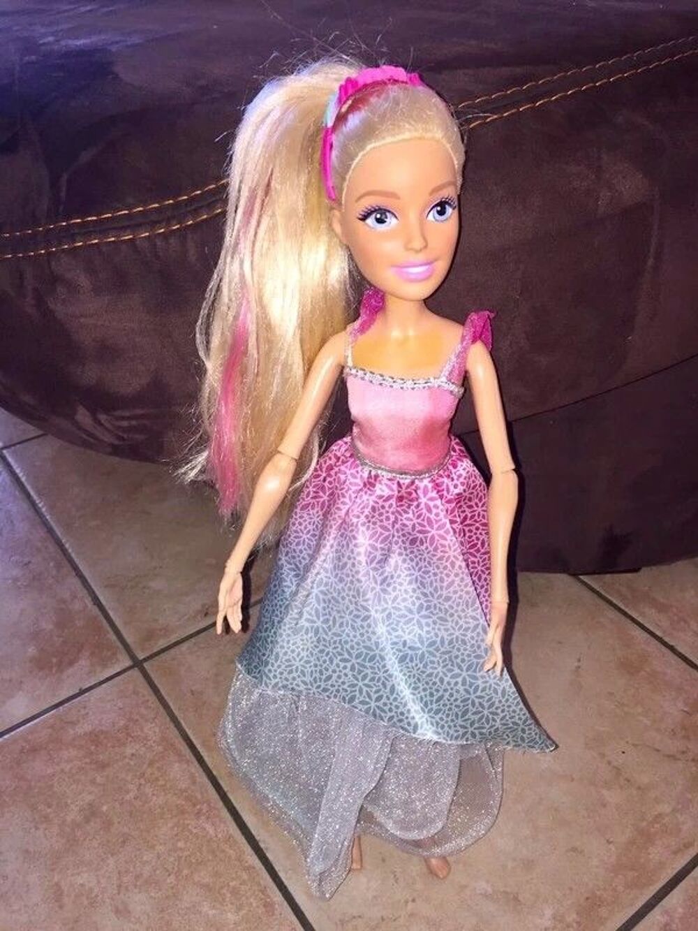Grande barbie articul&eacute;e de 40 cm en tbe &agrave; 12 euros
Jeux / jouets