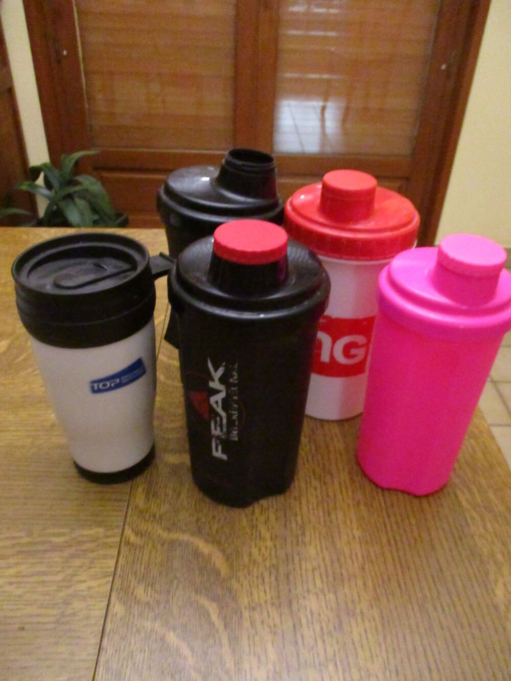 lot de diff&eacute;rents shaker pour tout sportifs ou autre Sports