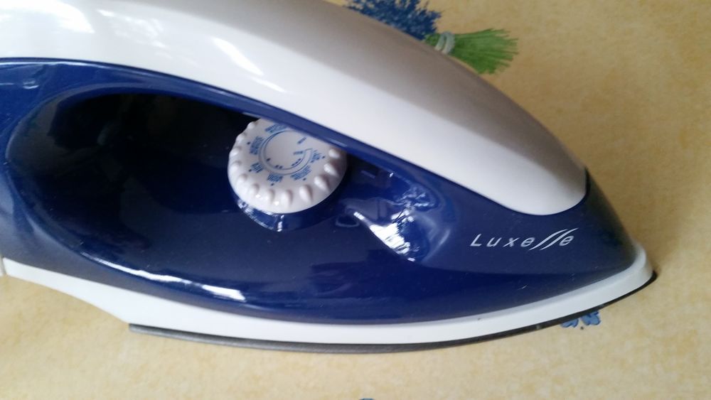 Fer a repasser Luxelle sans vapeur Electroménager