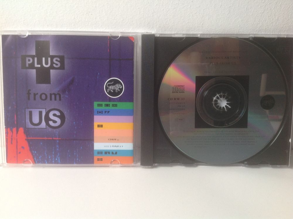 VARIOUS ARTISTS PLUS FROM US Envoi Possible
CD et vinyles
