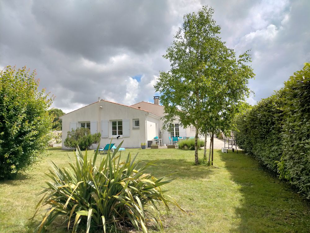 Maison 6 pièces 175 m² · à Bussac-sur-Charente · 175 m² · 275 000 €