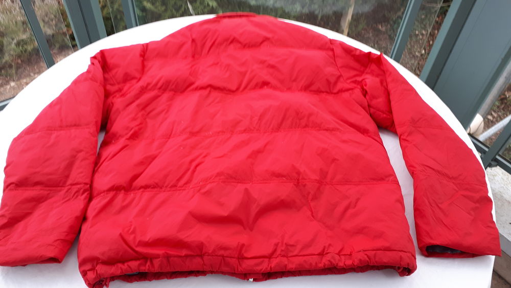 Doudoune rouge &agrave; capuche Vêtements