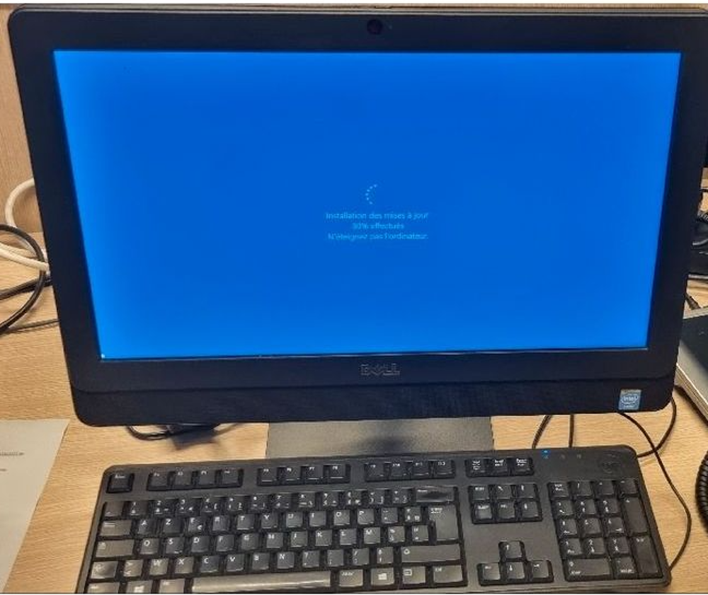 Ordinateur DELL All In One.
Matériel informatique