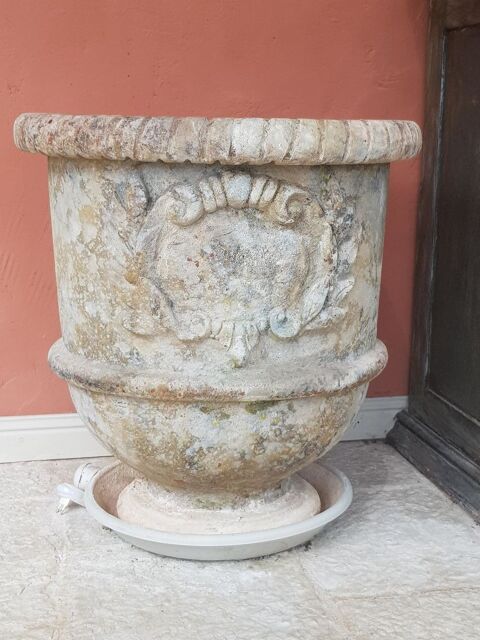MAGNIFIQUE COUPLE DE VASES EN PIERRE TRES DECORATIFS
1000 Mougins (06)