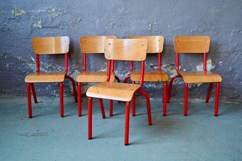 Petite chaise d'école enfant en bois et métal rouge vintage 35 Wintzenheim (68)