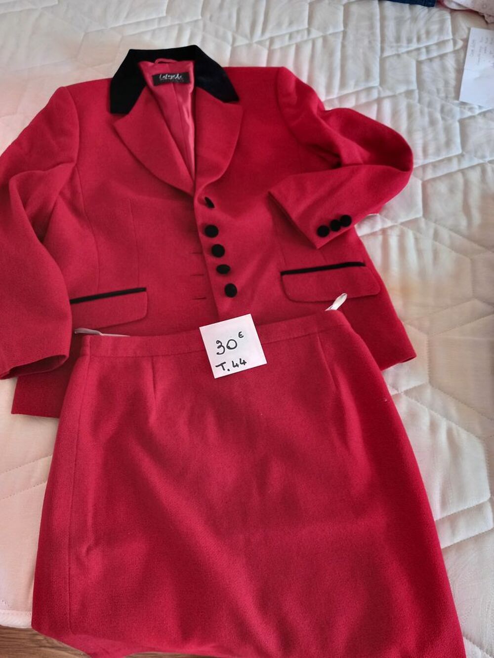 V&ecirc;tements femmes
Taille 40/42 Vêtements