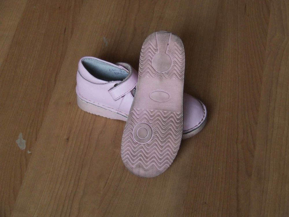 Chaussures ouvertes roses &agrave; scratch, Pointure 30, TBE Chaussures enfants