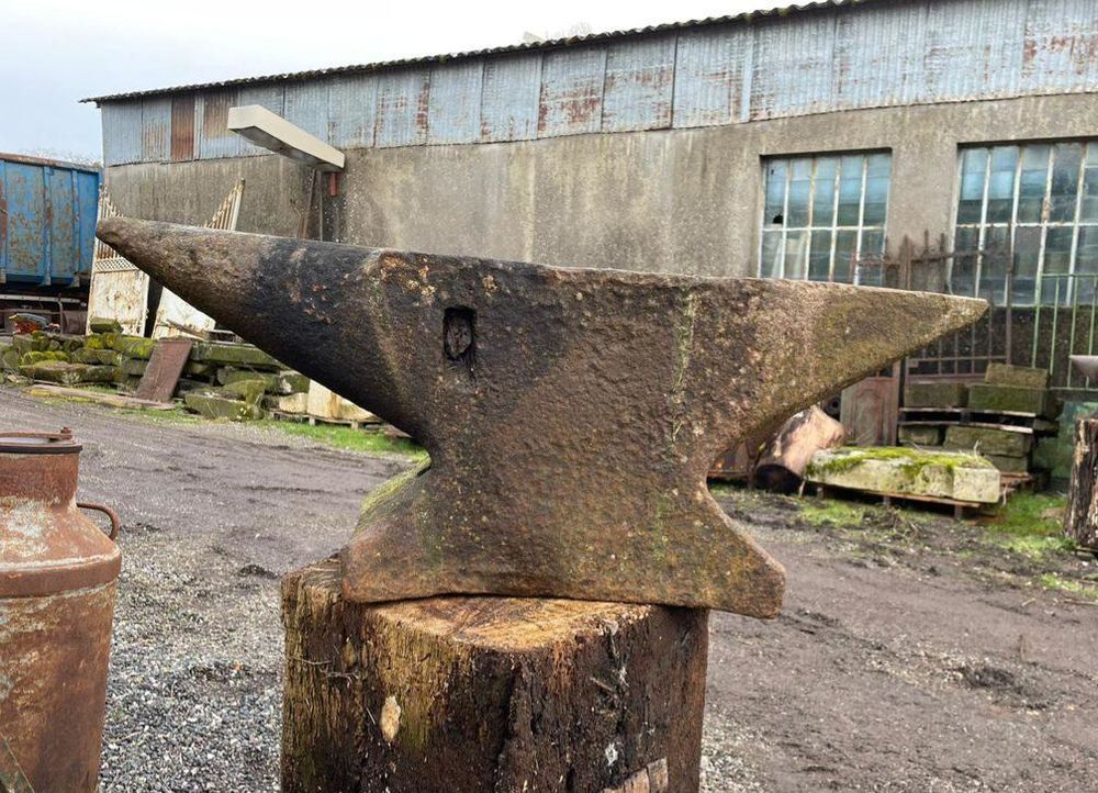Diverses enclumes Bricolage