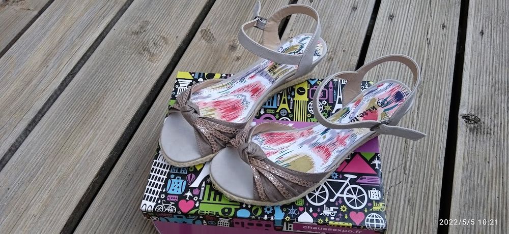 Sandalettes semelles compens&eacute;es 38 Chaussures