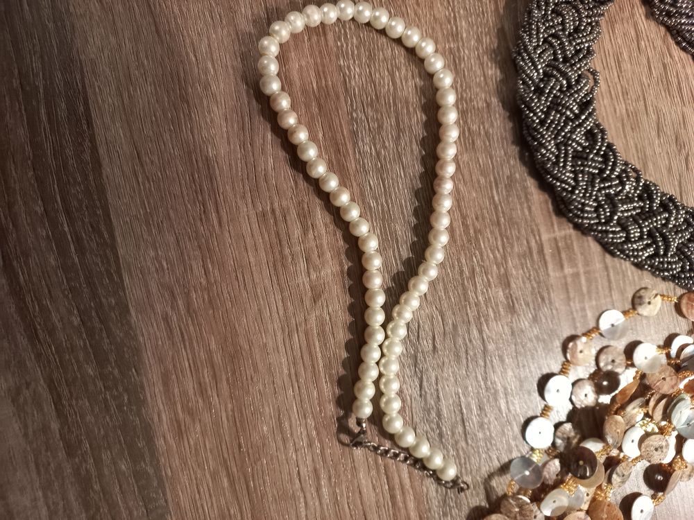 Lot de colliers Bijoux et montres