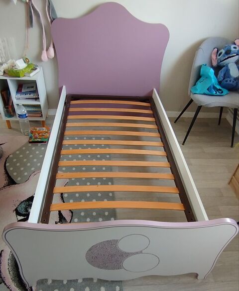  Lit fille avec sommier+table de chevet Faches-Thumesnil (59)