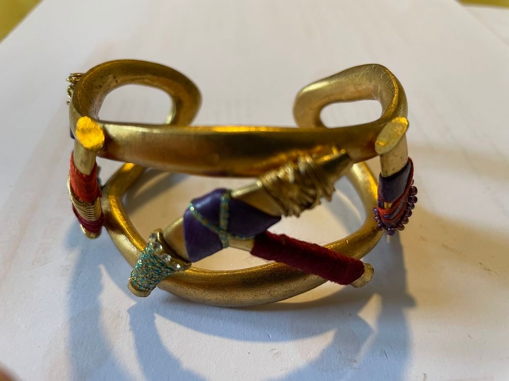Bracelet branche rigide dor&eacute;Passementerie multicoloreLACROIX Bijoux et montres