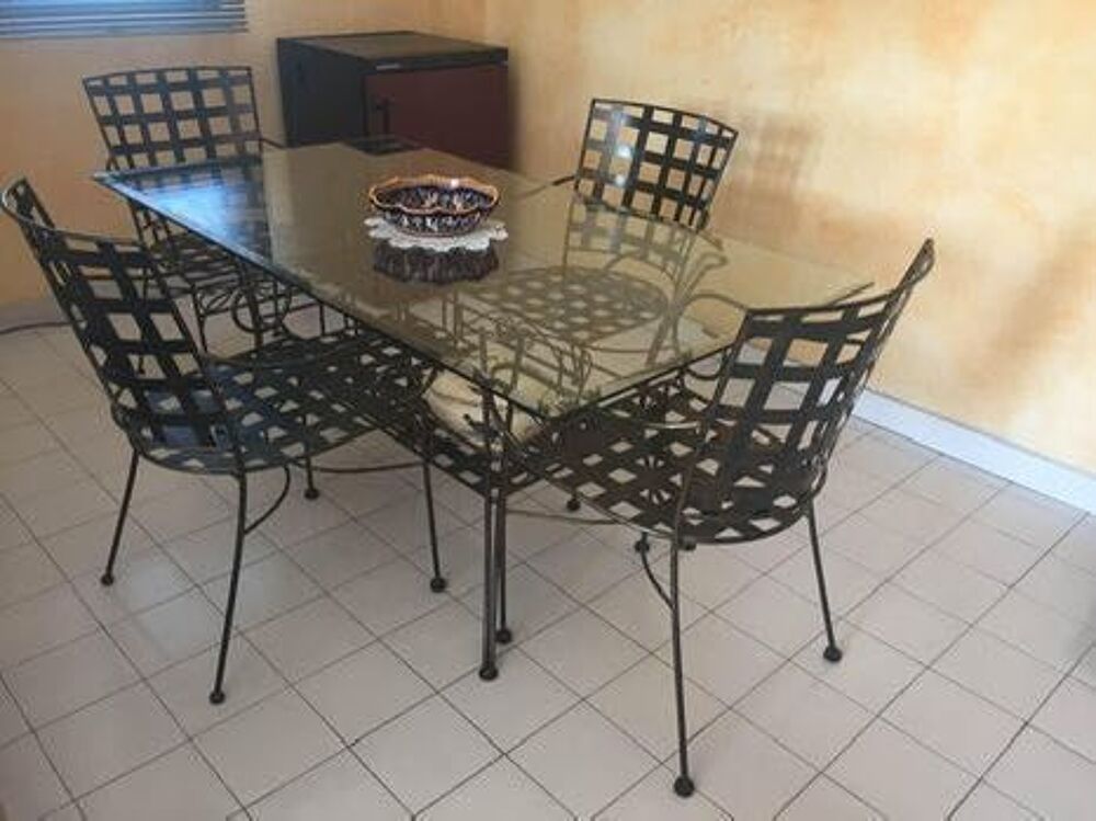 table salle &agrave; manger + 4 fauteuils Meubles