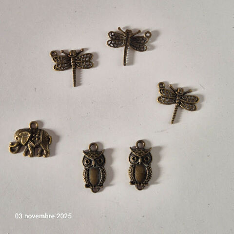 Lot breloques pendentifs papillon, hibou, �l�phant  bronze x 1 Saumur (49)