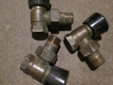 robinet pour radiateur en fonte ancien 100 Ambert (63)