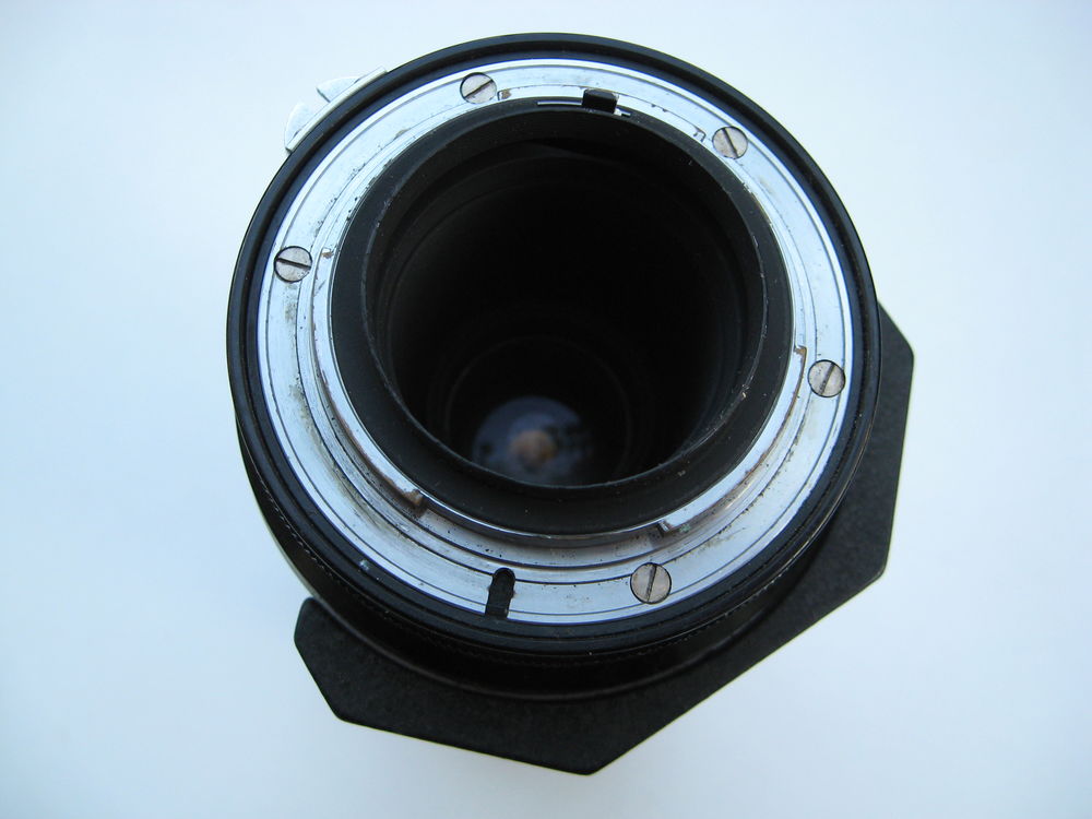 Nikon Nikkor 300 mm f 4,5 non AI premier mod&egrave;le. Bouchons Photos/Video/TV