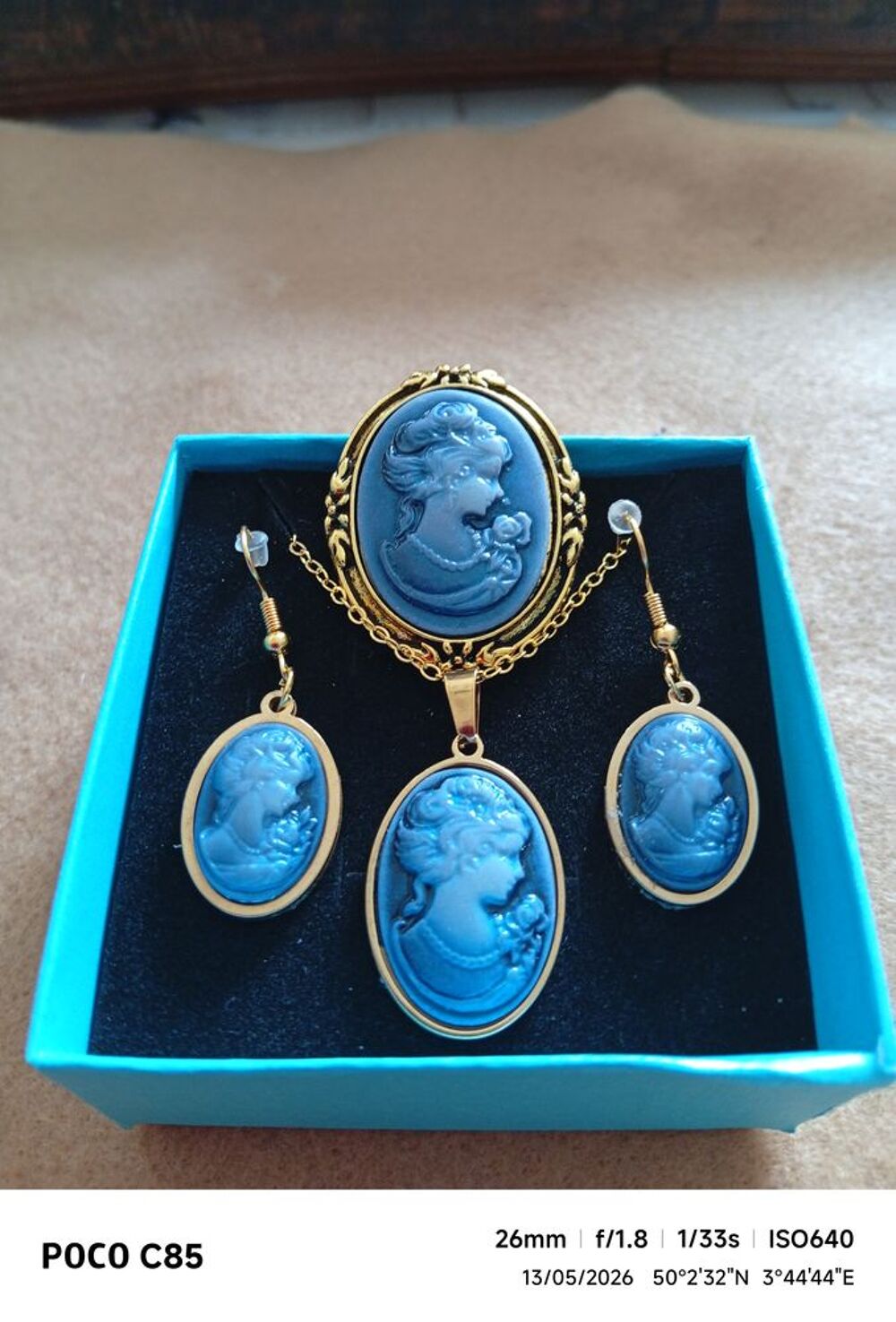 Parure cam&eacute;e r&eacute;sine Victoria inoxydable hypoagergique neuve Bijoux et montres