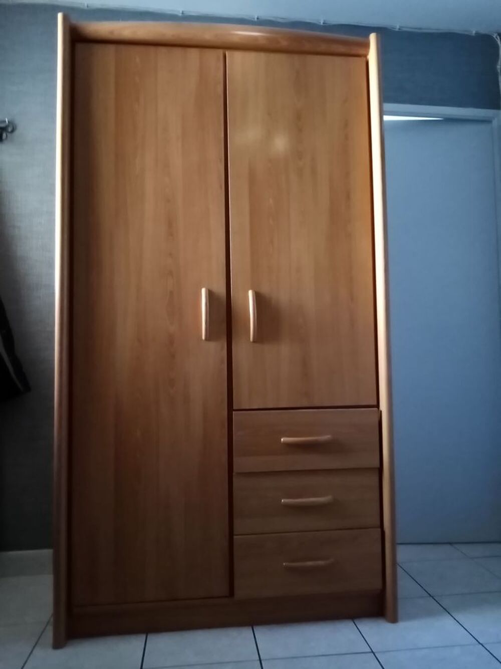 armoire couleur miel Meubles
