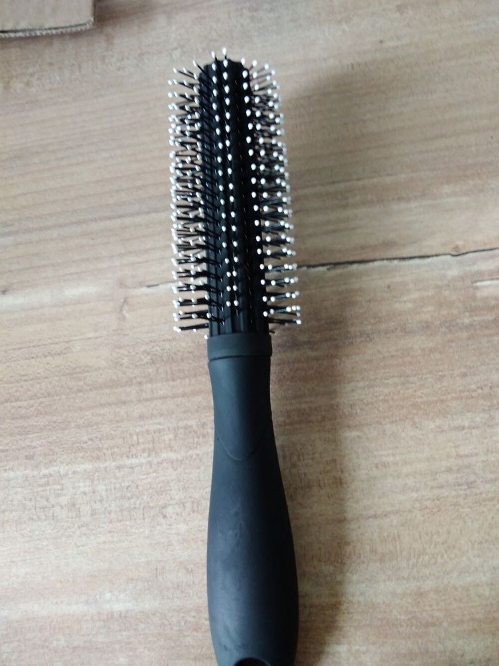 Brosse ronde &agrave; picots Maroquinerie