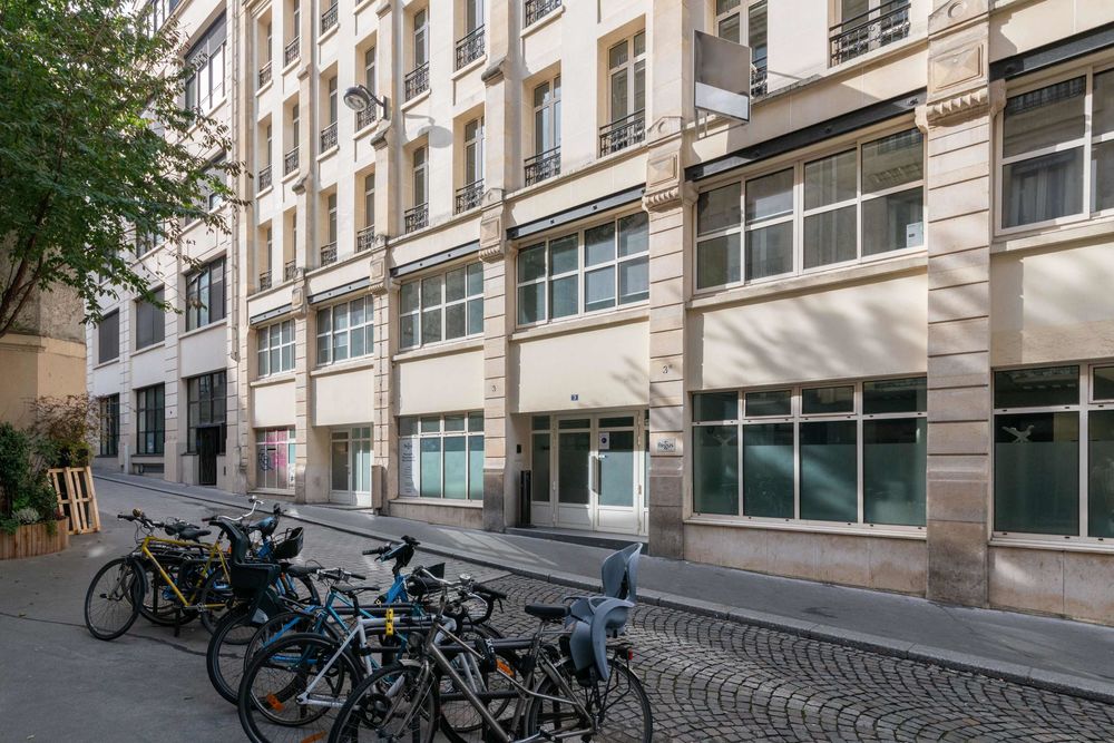   Espace de bureau privé pour 3 personnes à Paris Republique Paris 10