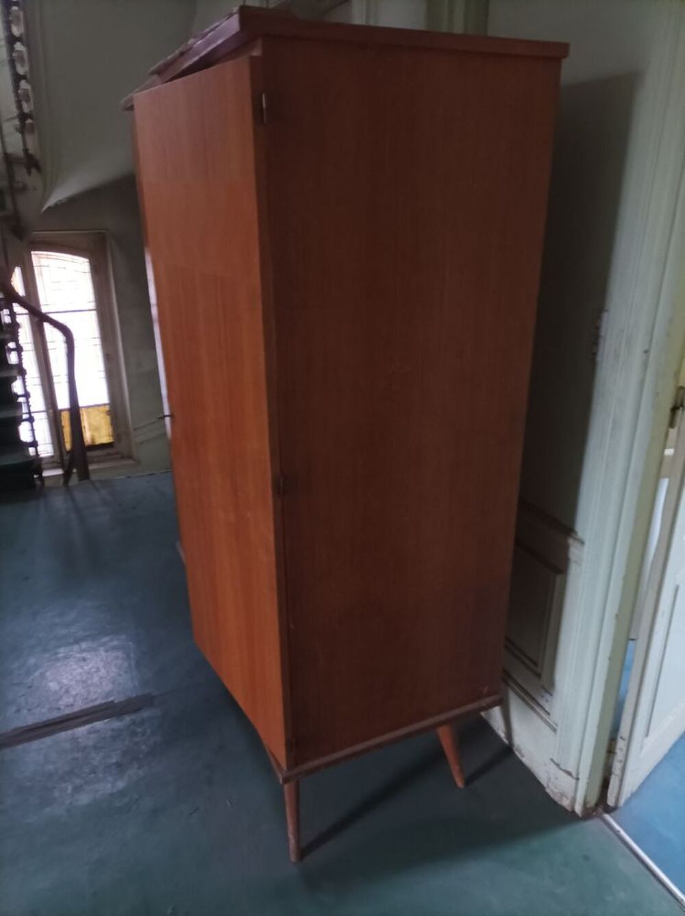une armoire en tr&egrave;s bonne &eacute;tat. Meubles