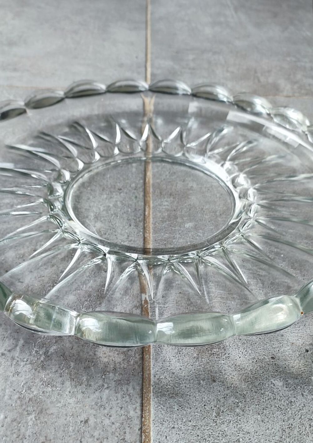 Grand serviteur de table en verre &eacute;pais bull&eacute; 