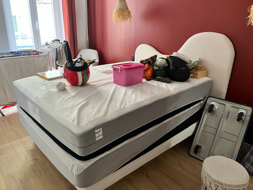 Matelas et cadre de lit 140x200 a donner Meubles