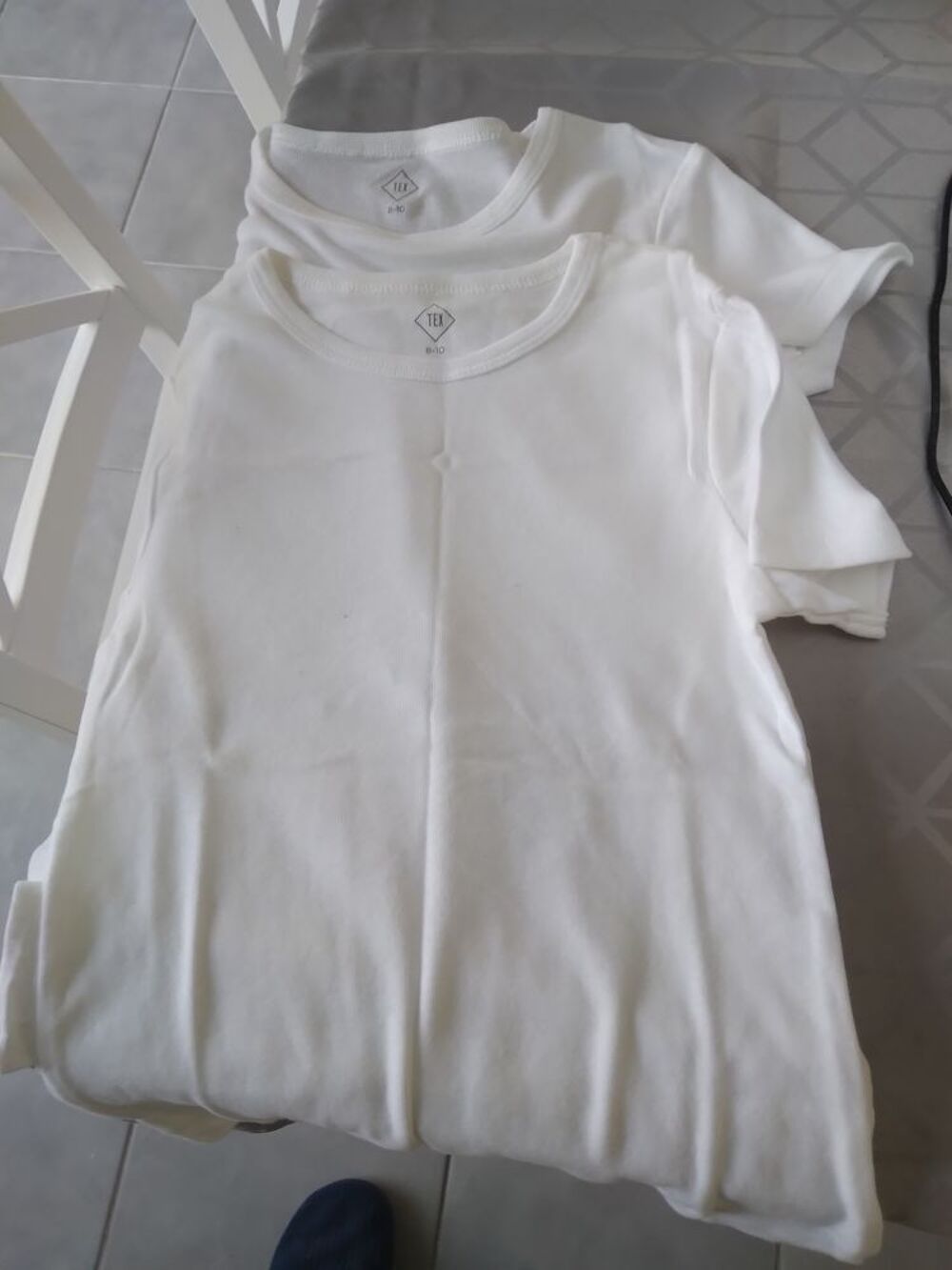 2 Tee-Shirts neuf GRATUIT Vêtements