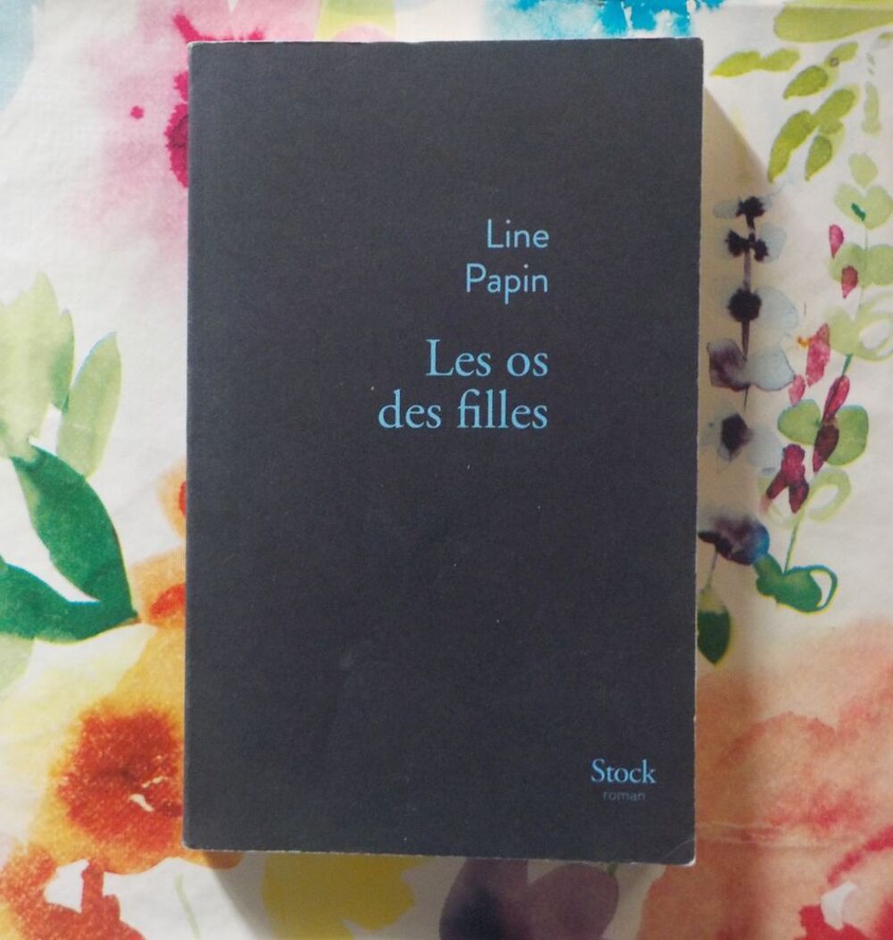 LES OS DES FILLES de Line PAPIN Ed. Stock Livres et BD