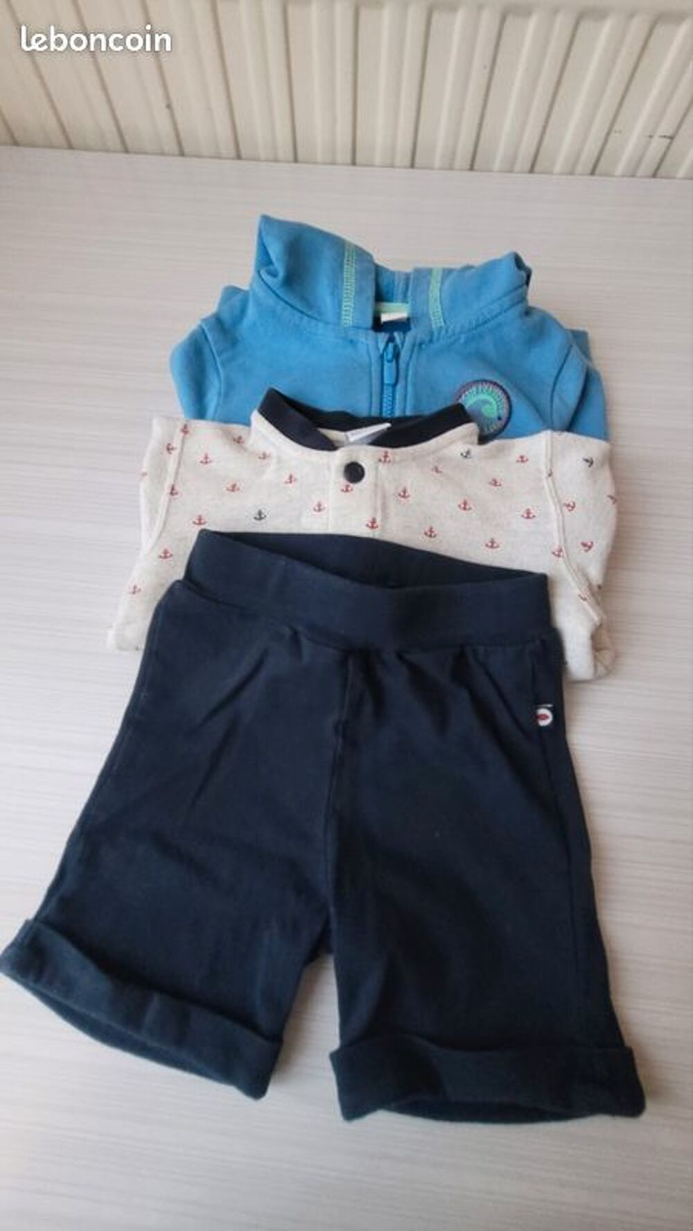 Lot gilets et short ( 12 mois ) Puériculture