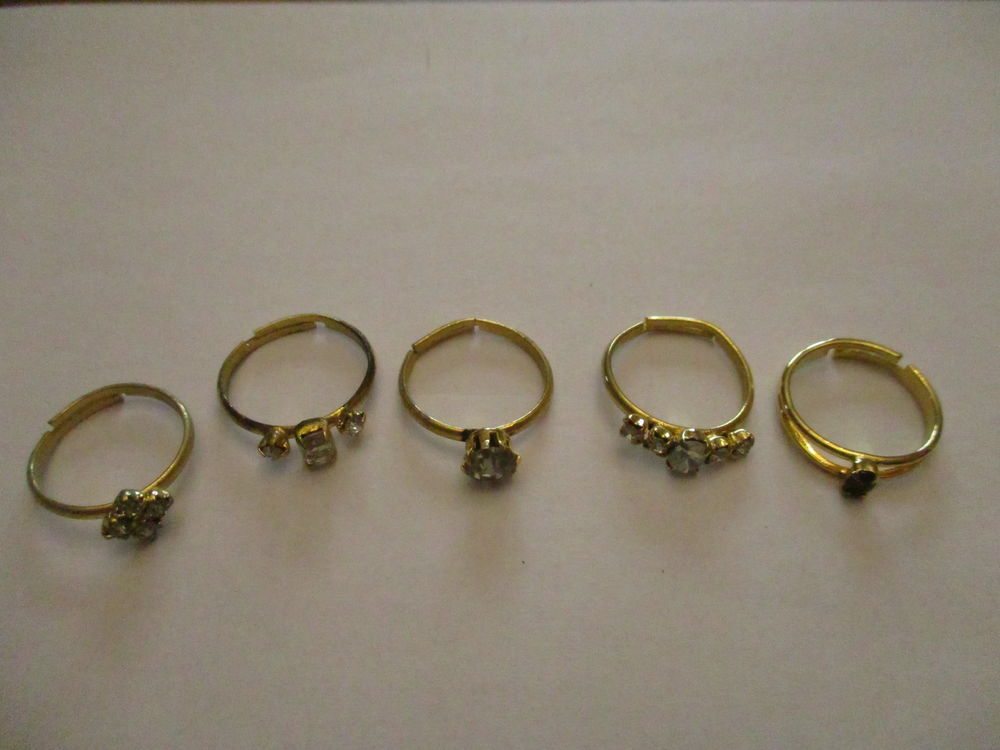 5 bagues fantaisies r&eacute;glables Bijoux et montres