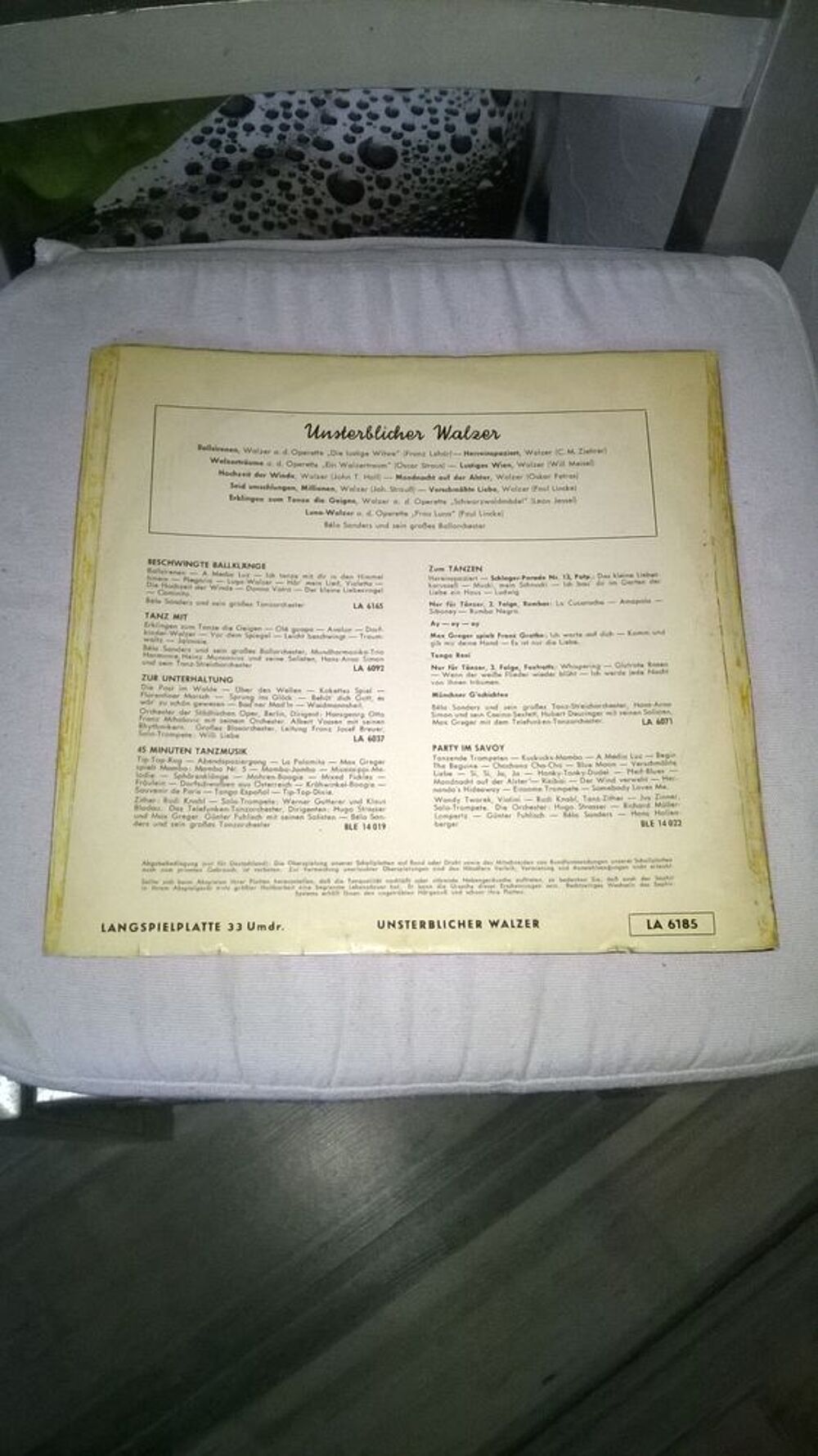 Vinyle B&eacute;la Sanders Und Sein Gro&szlig;es Tanzstreichorchester
Un CD et vinyles