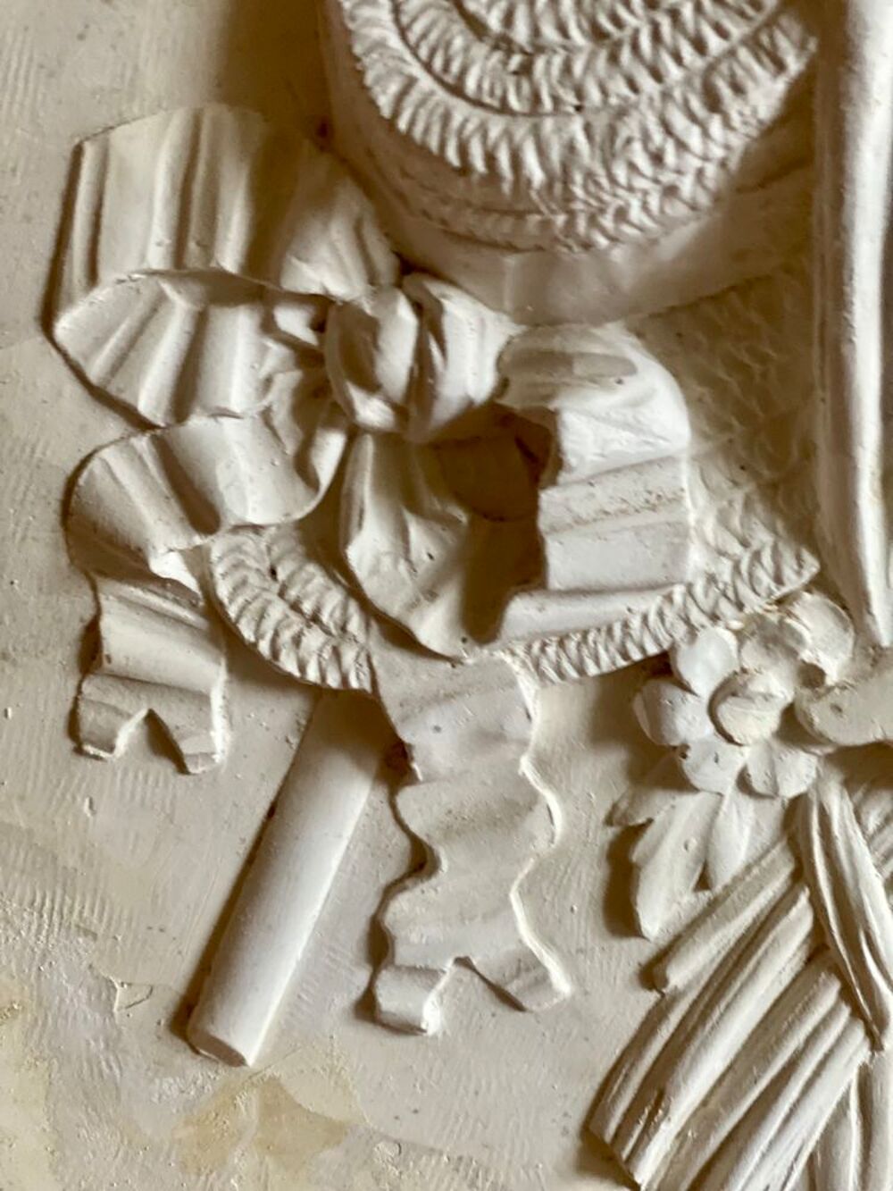 Bas relief en pl&acirc;tre Décoration