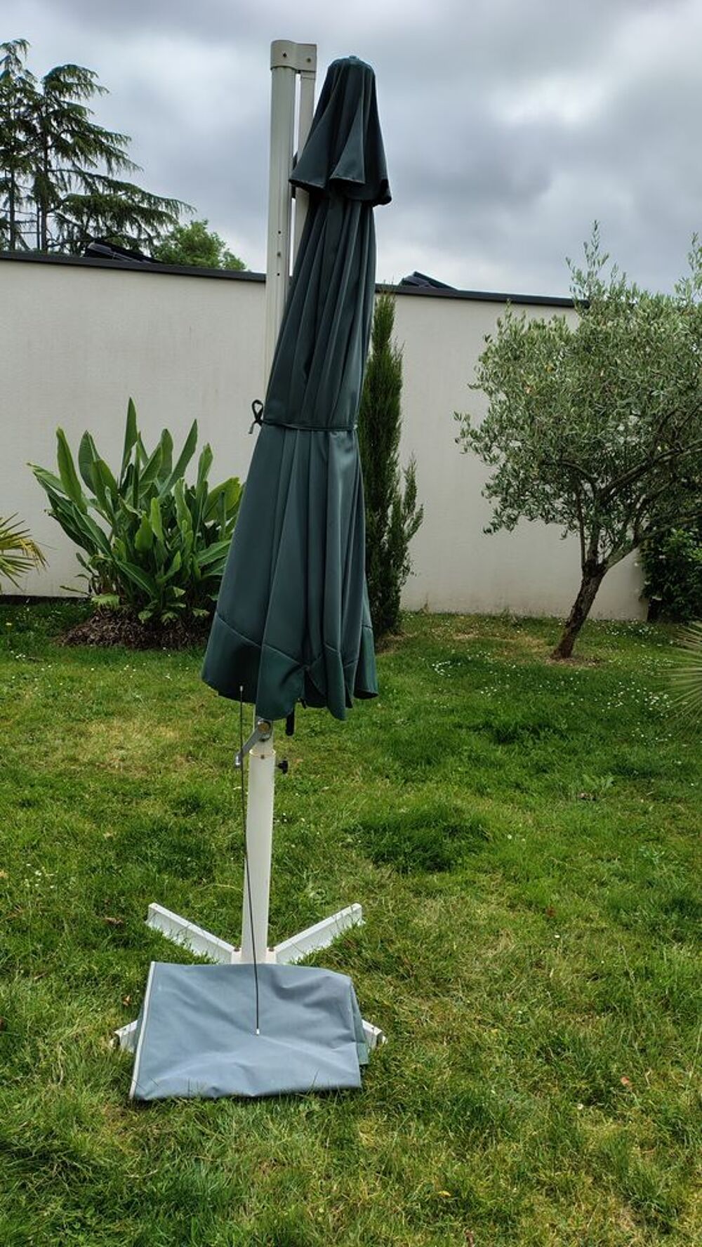Parasol d&eacute;port&eacute; GREE GARDEN bon &eacute;tat Jardin