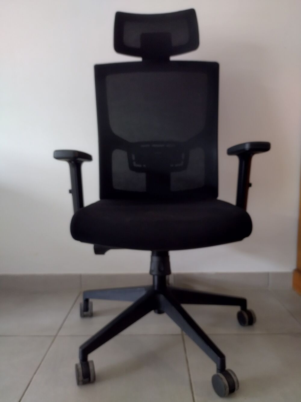Si&egrave;ge de bureau ergonomique. Meubles
