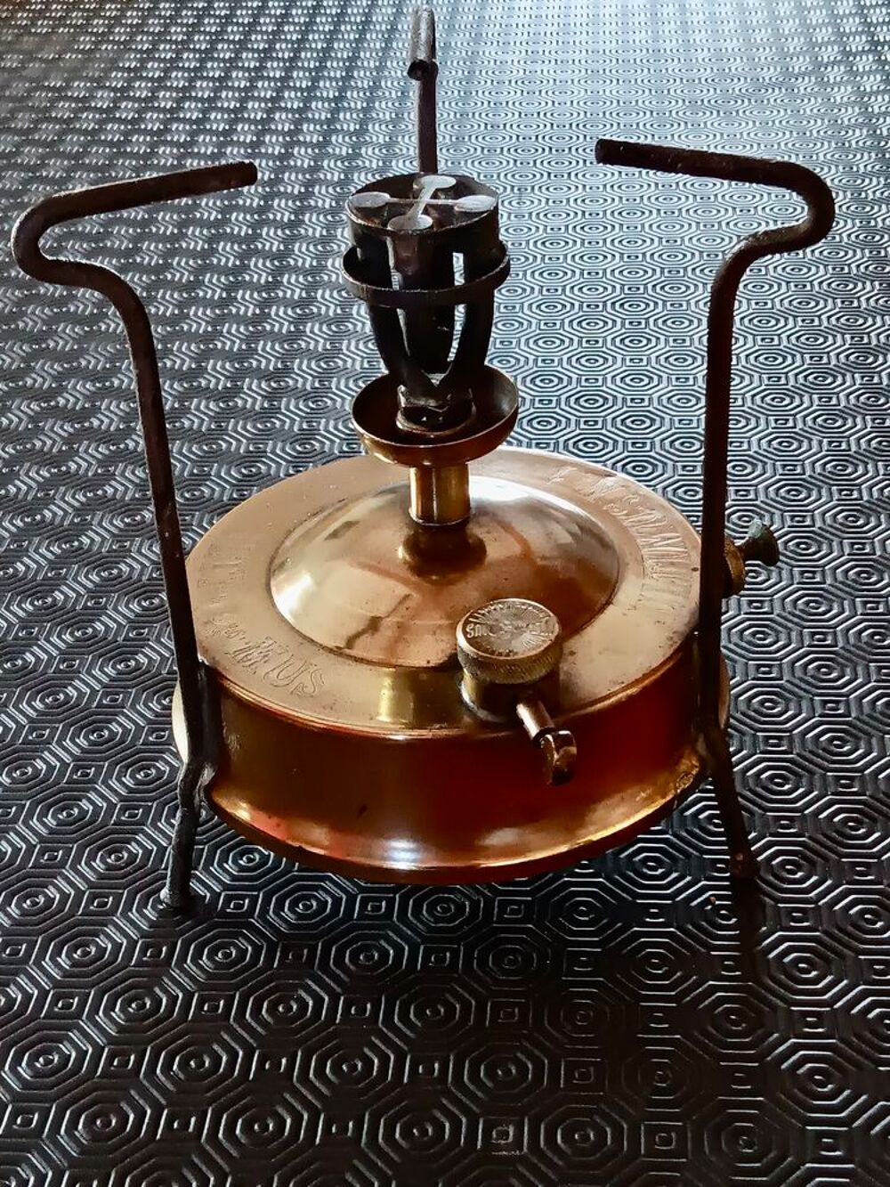 r&eacute;chaud &agrave; p&eacute;trole ancien 