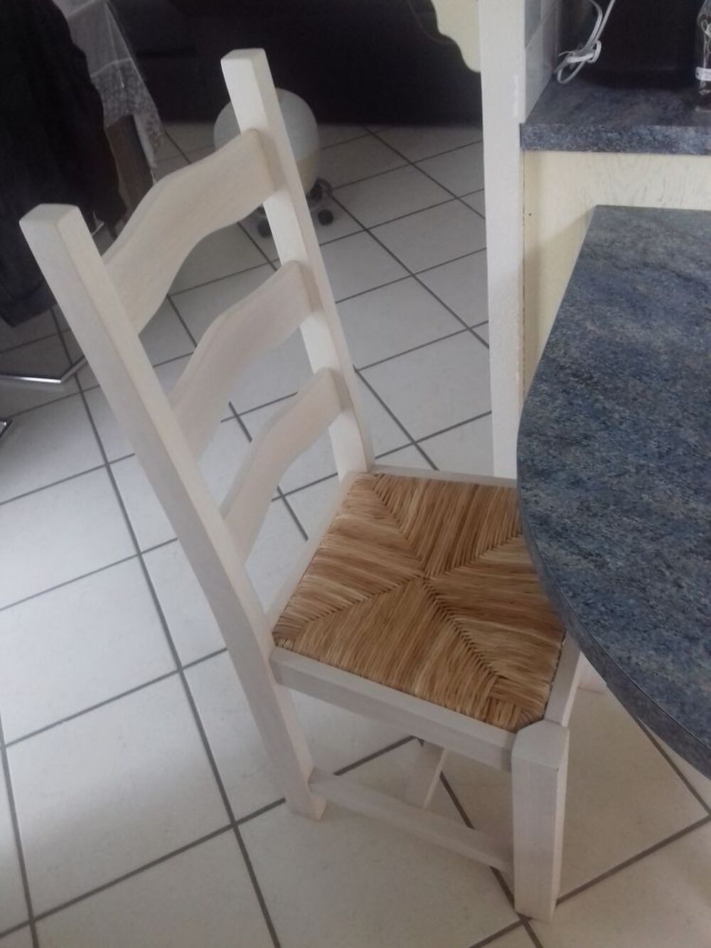  3 CHAISES SOLIDES Meubles