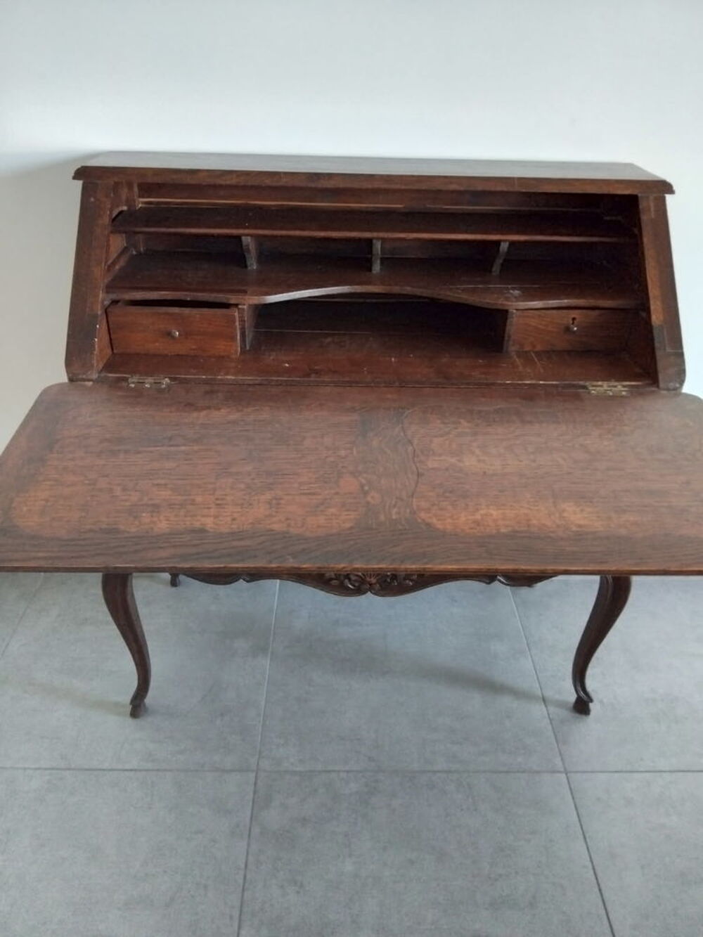 Secr&eacute;taire ancien style Louis XV bois sculpt&eacute; Meubles