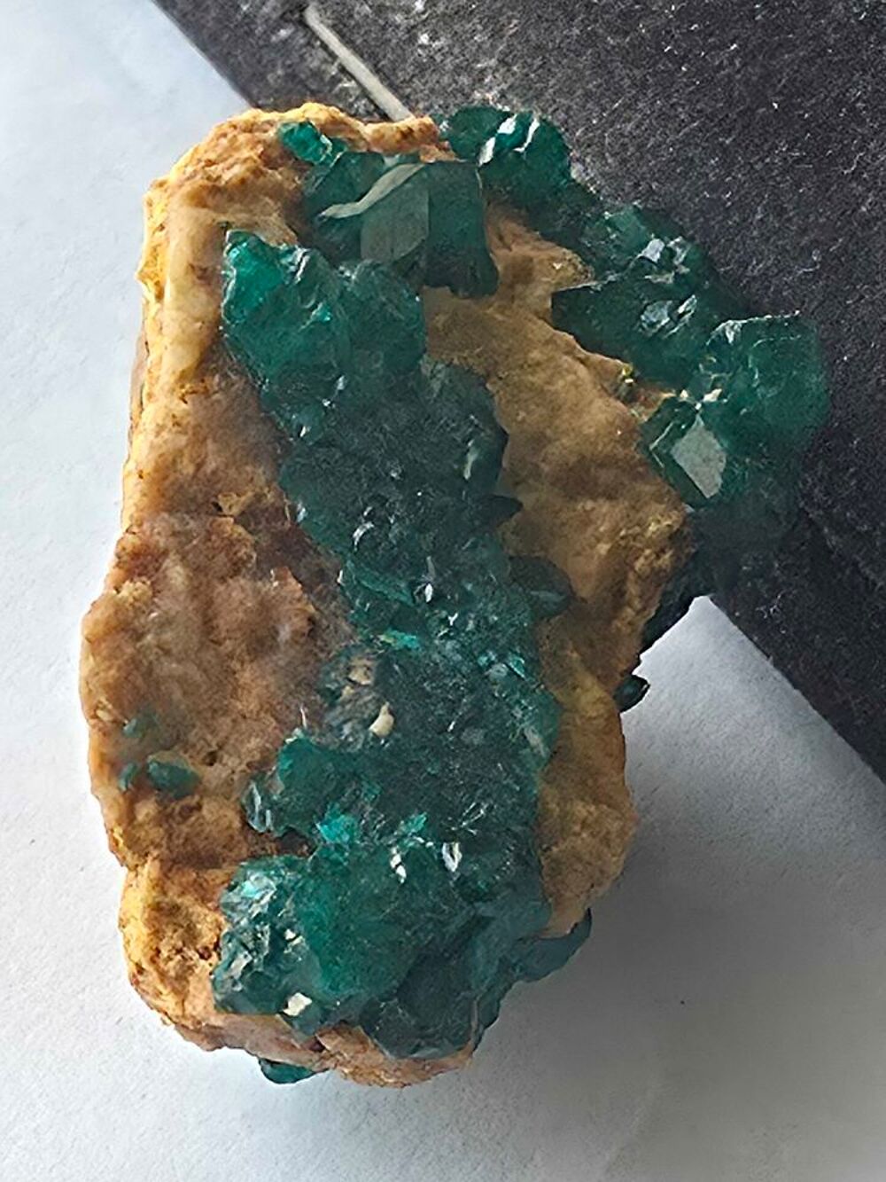 V&eacute;ritable Dioptase brute sur sa gangue naturelle-Congo, 40g 