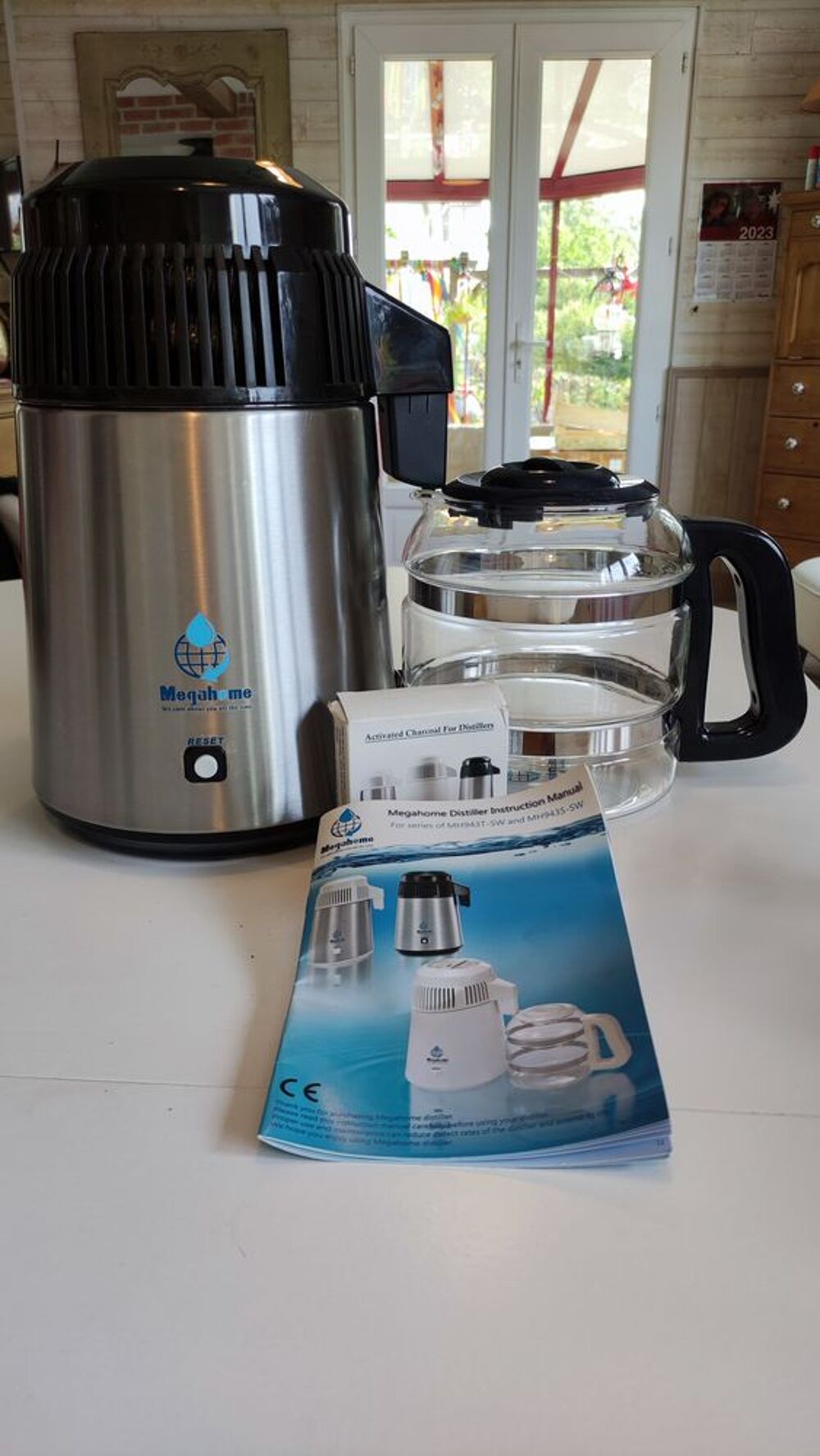 DISTILLATEUR d'eau MEGAHOME ref MH943S-SW.Bon &eacute;tat g&eacute;n&eacute;ral. Electroménager