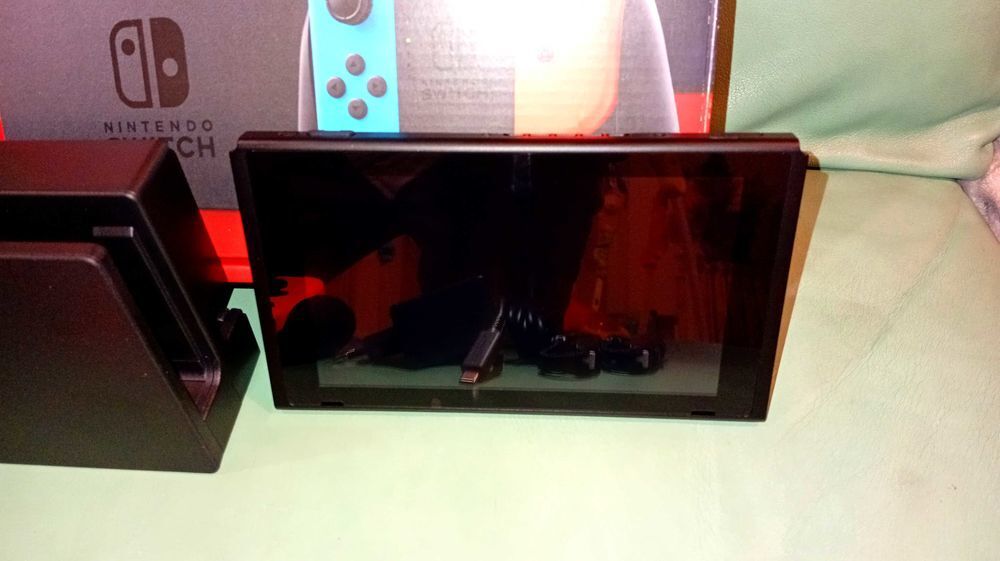 Switch NEON 2025 NEUVE Jamais Servi Consoles et jeux vidéos