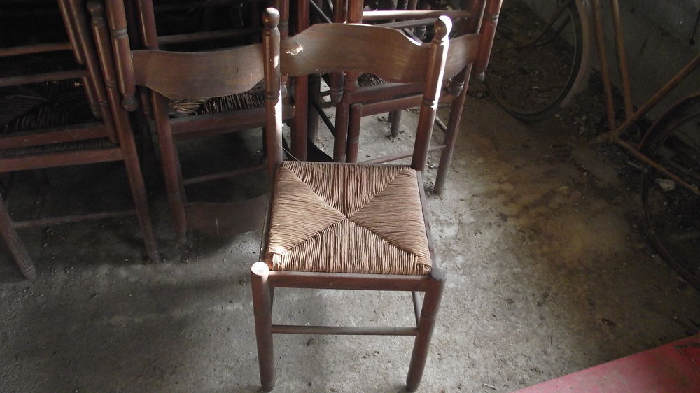 Lot de chaises paill&eacute;es Meubles